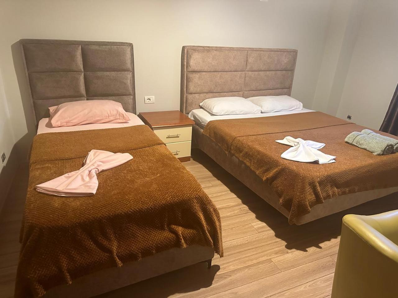 Eden Hostel Tirana Kültér fotó