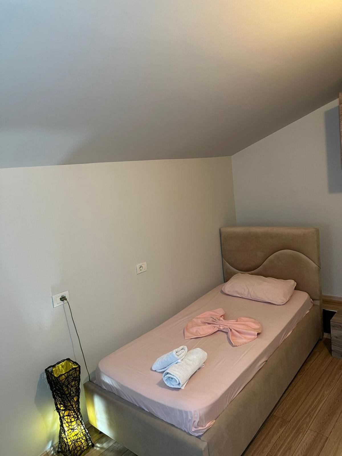 Eden Hostel Tirana Kültér fotó