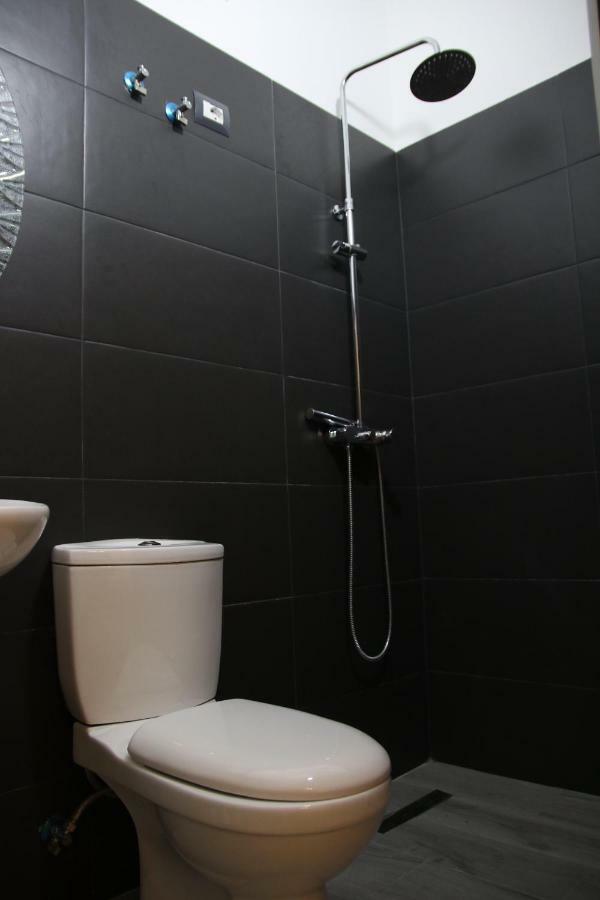 Eden Hostel Tirana Kültér fotó